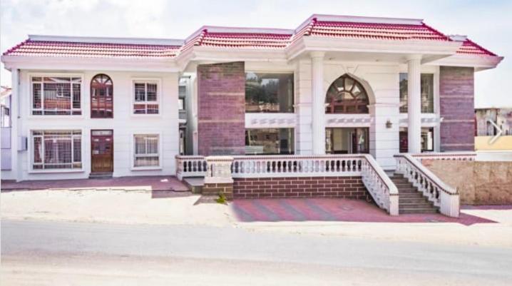 Hotel The Majestic Crown à Ooty Extérieur photo
